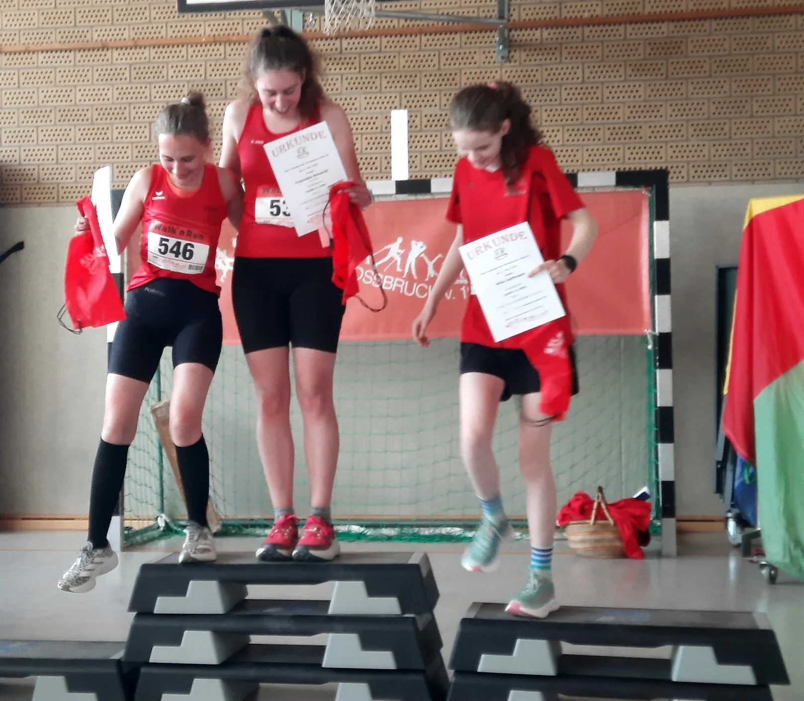 219 Laufen 4,1 Frauen  (Bild vergr&ouml;&szlig;ern)
