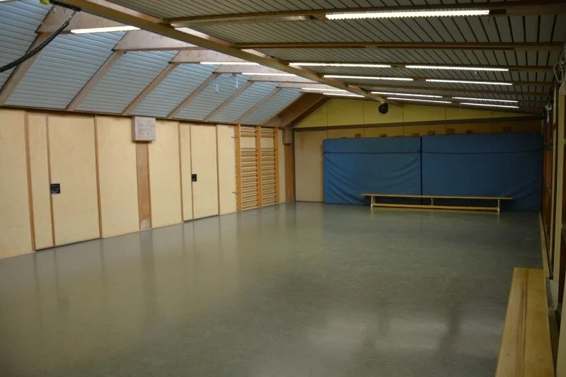 Bild: Das ist unsere Turnhalle. Hier kann man sich entweder in Kleingruppen oder zur Therapie austoben.