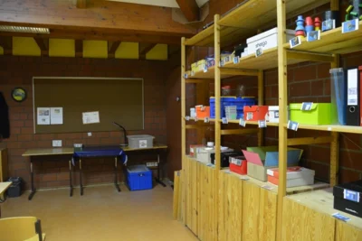 Vorschaubild: Dies ist einer unserer Förderräume. Hier gibt es verschiedene Arbeitsmaterialien und auch TEACCH-Aufgaben um differenzierter mit den Kindern zu Arbeiten.