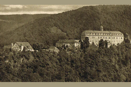 Schlossanlage um 1925  (Bild vergr&ouml;&szlig;ern)