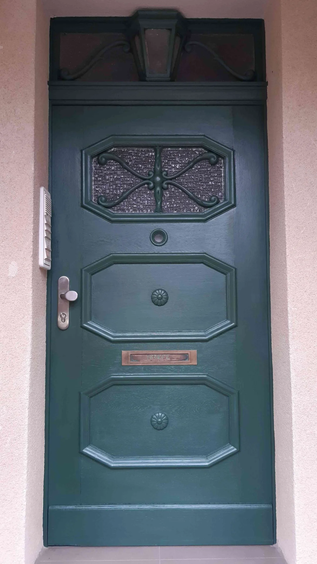 Bild: Haustür mit Leinölanstrich (Nach der Restaurierung), Privat