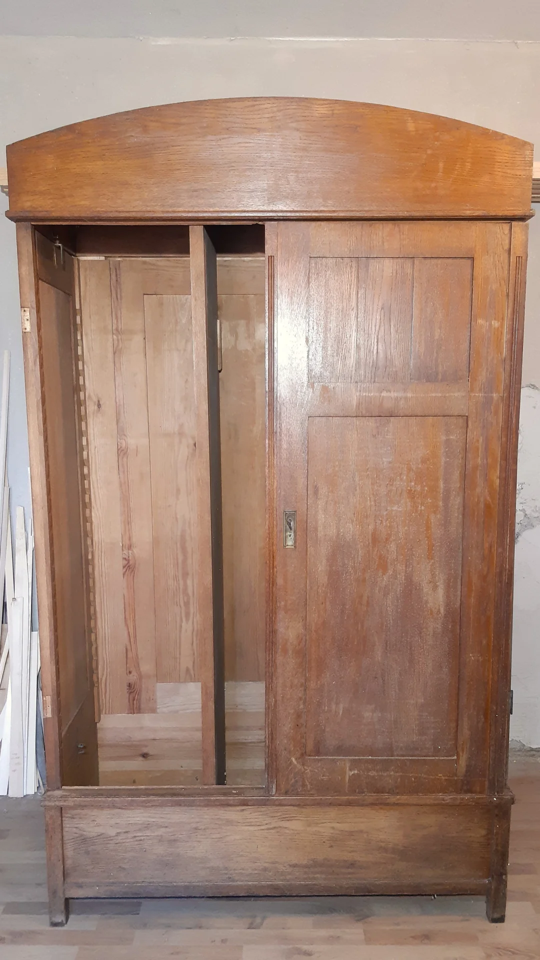 Bild: Schrank (Vorzustand)