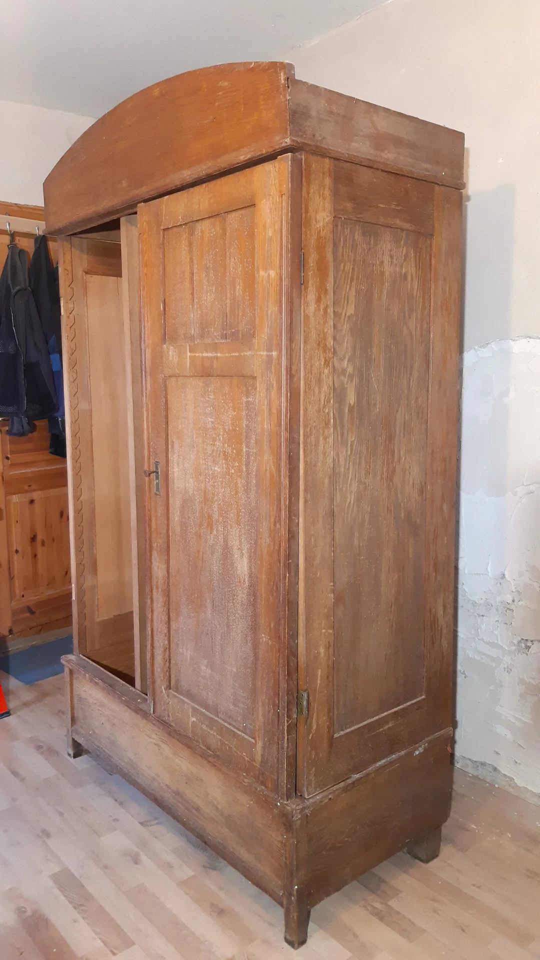 Bild: Schrank (Vorzustand)
