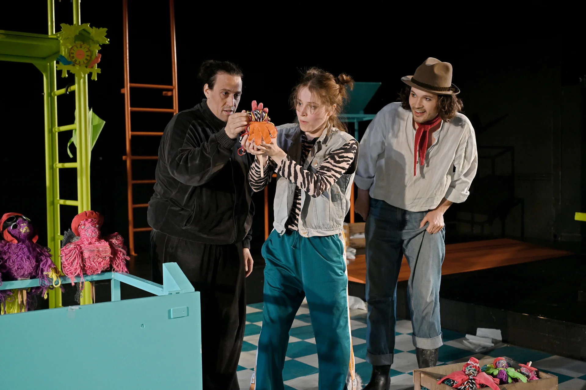 Findus and the Rooster in the Henhouse (c) Jochen Klenk / Heilbronn Theatre  (Bild vergr&ouml;&szlig;ern)