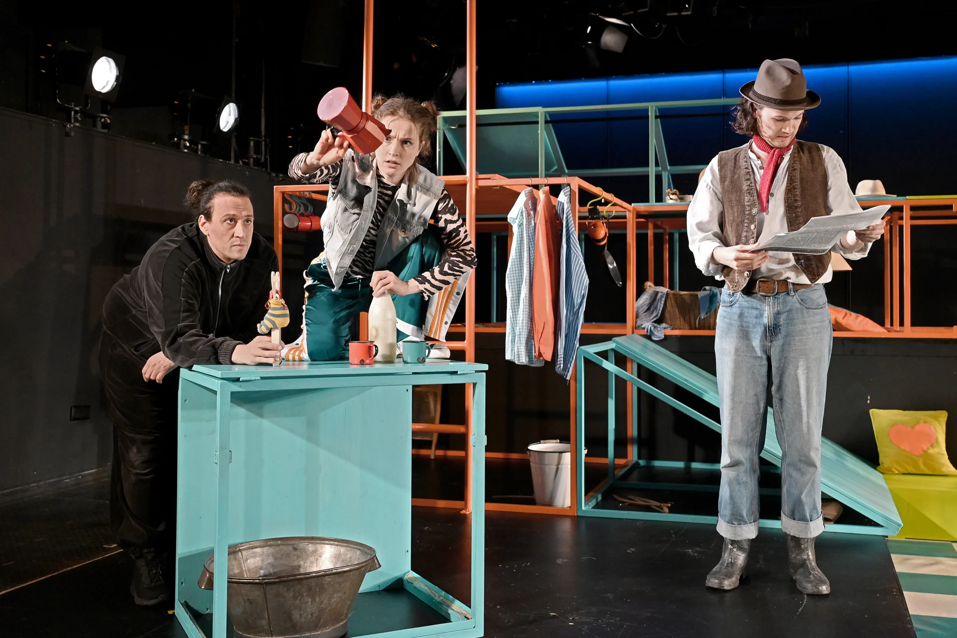 Findus and the Rooster in the Henhouse (c) Jochen Klenk / Heilbronn Theatre  (Bild vergr&ouml;&szlig;ern)