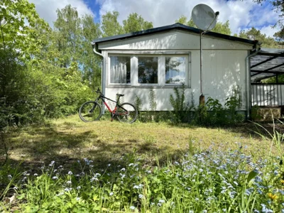 Vorschaubild: Wiese vor Ferienhütte 4