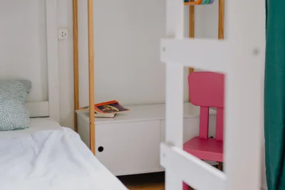 Vorschaubild: wurlsee-camping-lychen-campinghütte 4-kinderzimmer-kleiderschrank