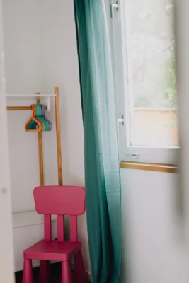 Vorschaubild: wurlsee-camping-lychen-campinghütte 4-kinderzimmer-vorhang mit verdunklungsrollo