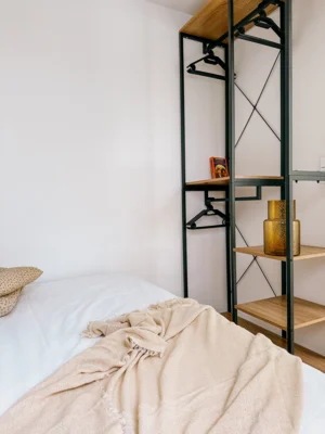 Vorschaubild: wurlsee-camping-lychen-campinghütte 4-schlafzimmer-kleiderschrank