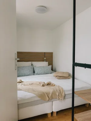 Vorschaubild: wurlsee-camping-lychen-campinghütte 4-schlafzimmer-doppelbett