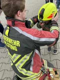 Vorschaubild: Der Helm durfte ausprobiert werden