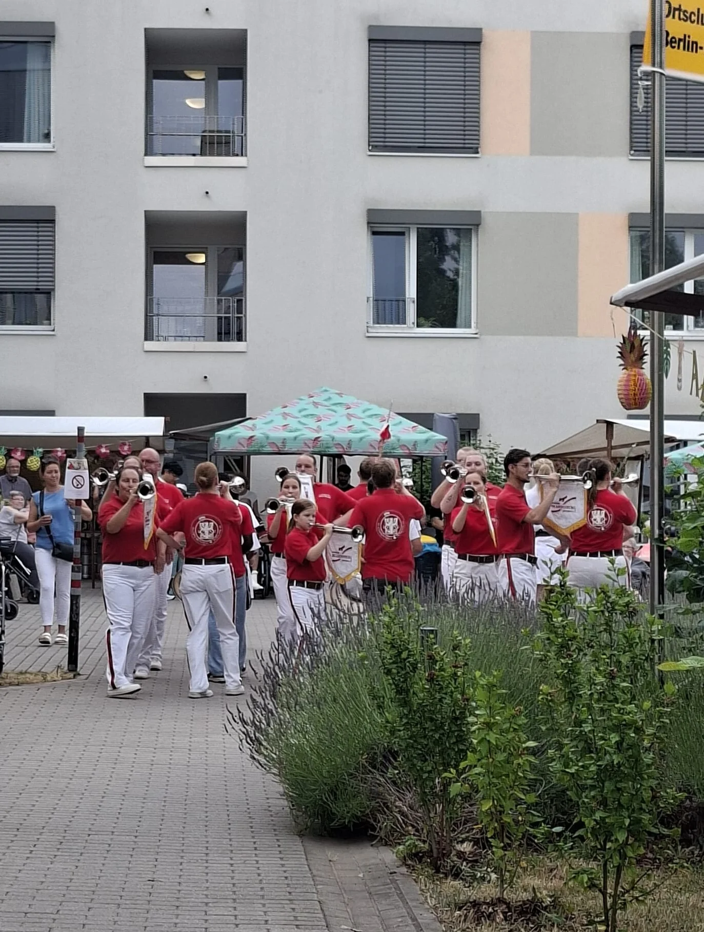 Foto der Galerie: 20.06.2026 - Ein Wiedersehen, das von Herzen kommt – Sommerfest im Vitanas Seniorenzentrum