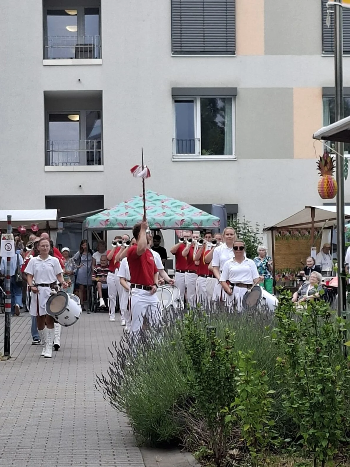 Foto der Galerie: 20.06.2026 - Ein Wiedersehen, das von Herzen kommt – Sommerfest im Vitanas Seniorenzentrum