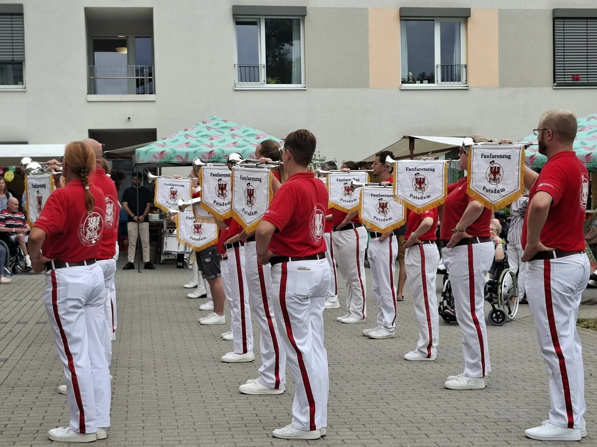 Foto der Galerie: 20.06.2026 - Ein Wiedersehen, das von Herzen kommt – Sommerfest im Vitanas Seniorenzentrum