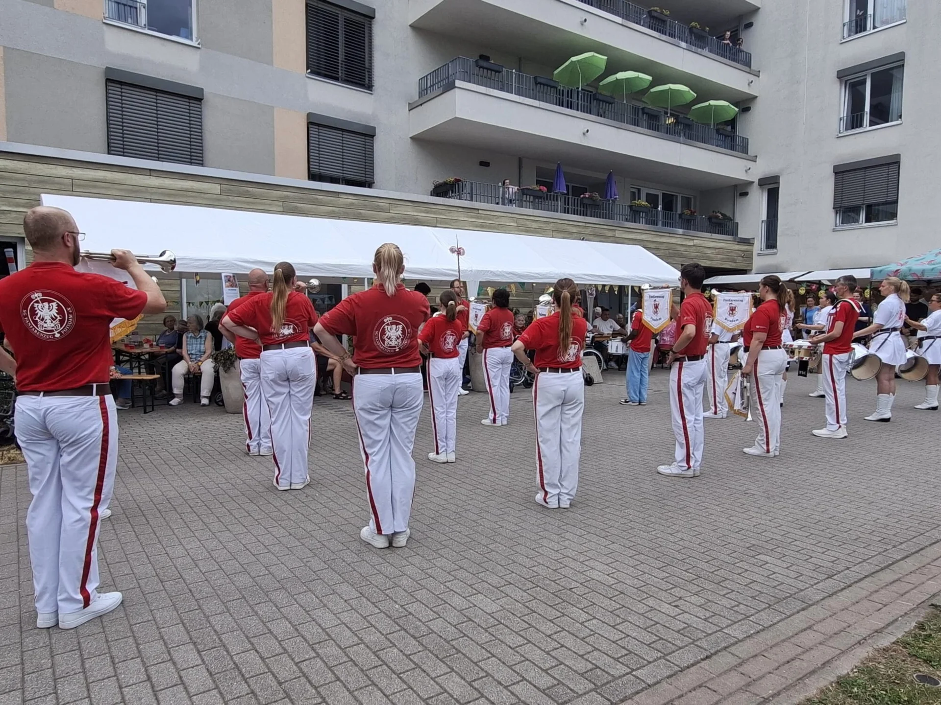 Foto der Galerie: 20.06.2026 - Ein Wiedersehen, das von Herzen kommt – Sommerfest im Vitanas Seniorenzentrum
