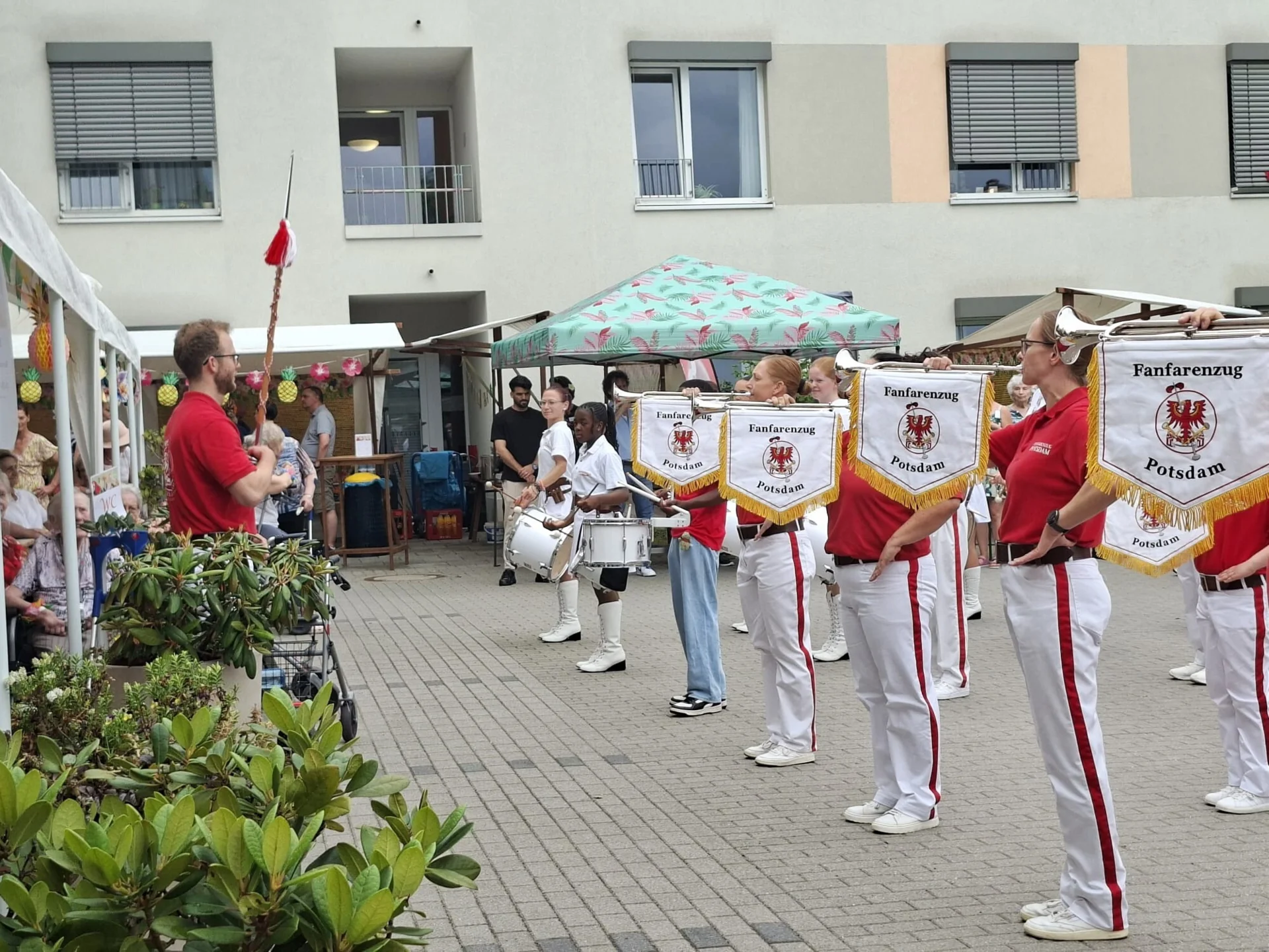 Foto der Galerie: 20.06.2026 - Ein Wiedersehen, das von Herzen kommt – Sommerfest im Vitanas Seniorenzentrum