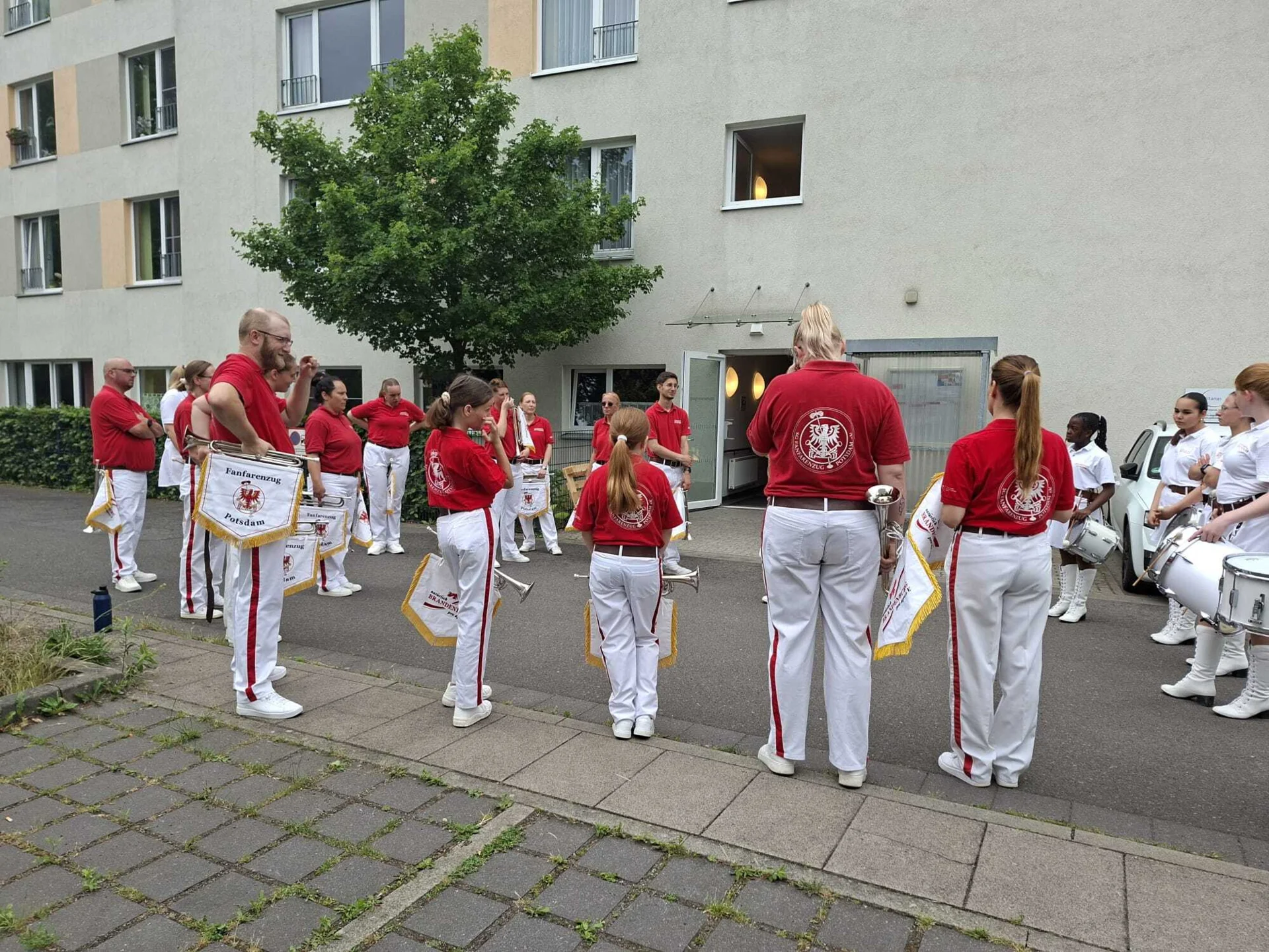 Foto der Galerie: 20.06.2026 - Ein Wiedersehen, das von Herzen kommt – Sommerfest im Vitanas Seniorenzentrum