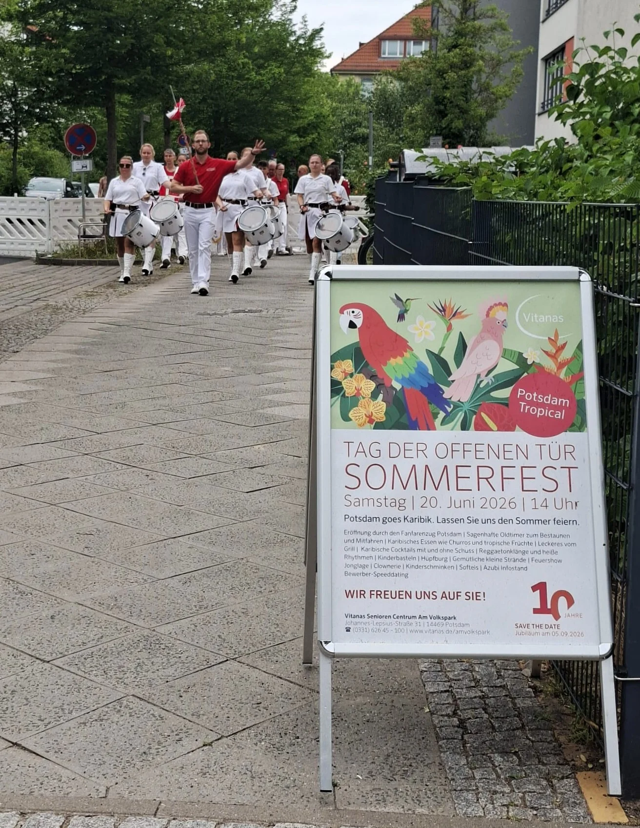 Foto der Galerie: 20.06.2026 - Ein Wiedersehen, das von Herzen kommt – Sommerfest im Vitanas Seniorenzentrum