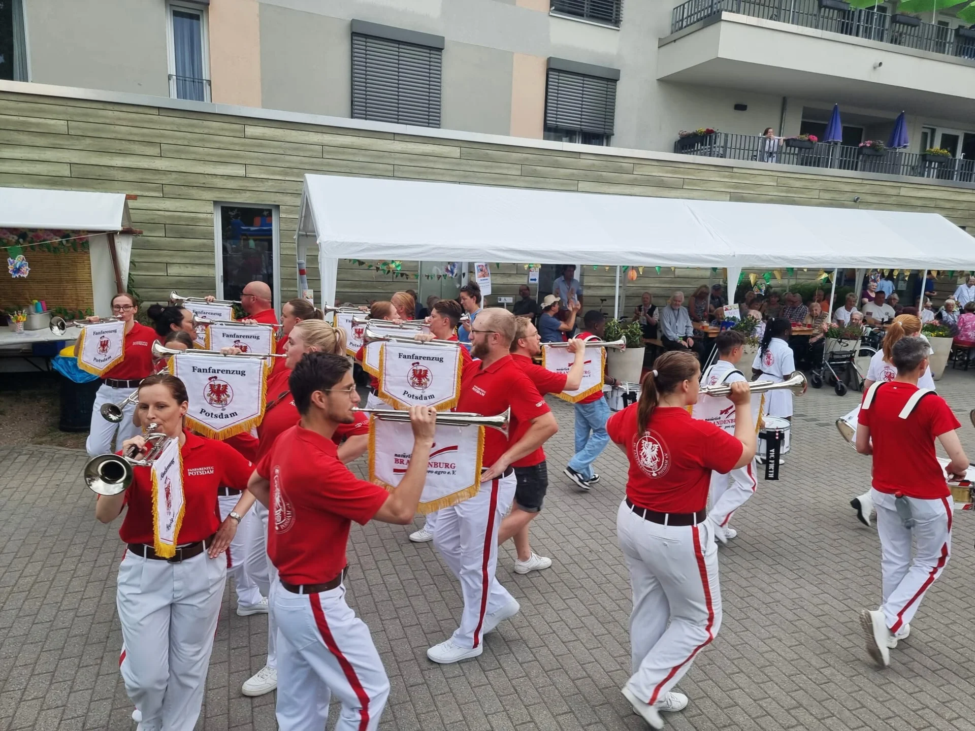 Foto der Galerie: 20.06.2026 - Ein Wiedersehen, das von Herzen kommt – Sommerfest im Vitanas Seniorenzentrum
