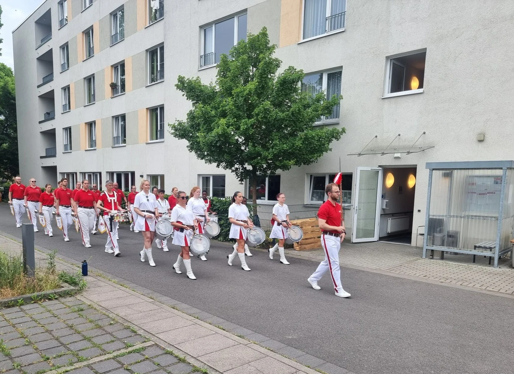 Foto der Galerie: 20.06.2026 - Ein Wiedersehen, das von Herzen kommt – Sommerfest im Vitanas Seniorenzentrum