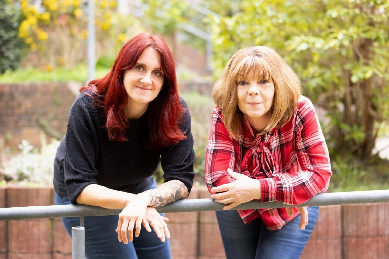 Bild: Frau Scholz (Gruppenleitung WG1) & Frau Richter (Gruppenleitung WG2)