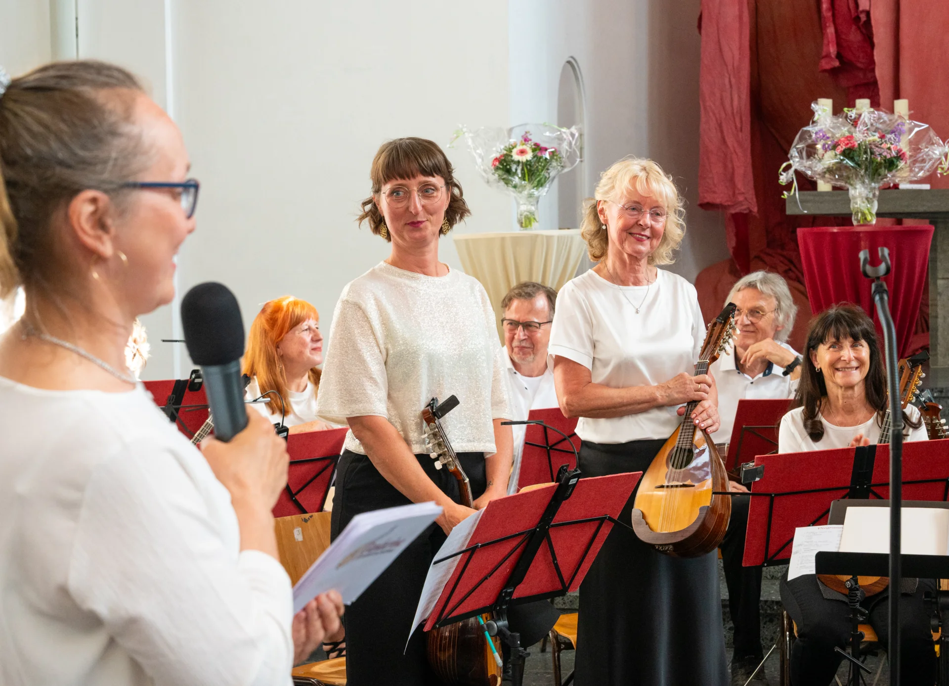 Tochter und Mutter auf der B&uuml;hne.  (Bild vergr&ouml;&szlig;ern)