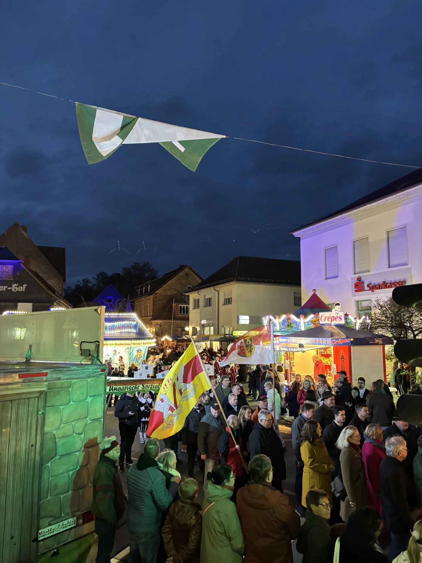 Er&ouml;ffnungs-Fackel-Umzug  (Bild vergr&ouml;&szlig;ern)