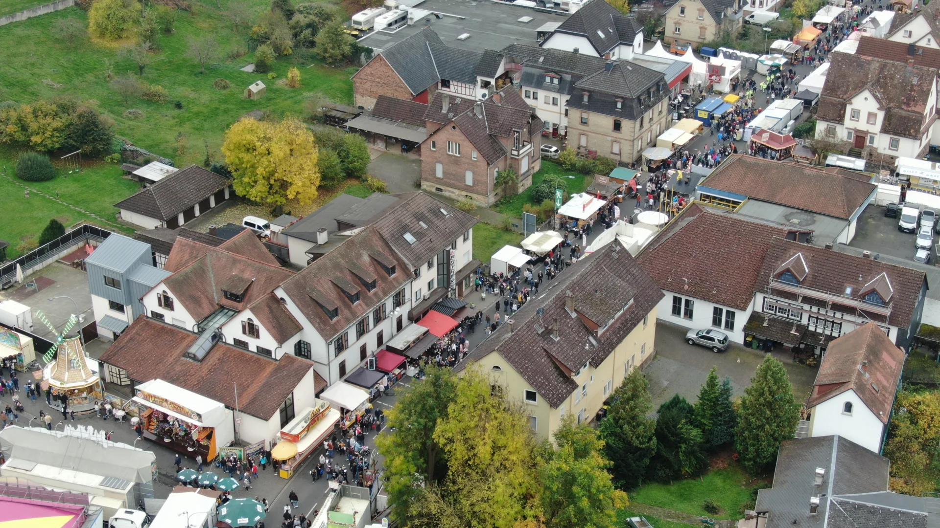Blick von oben auf die Marktstra&szlig;en  (Bild vergr&ouml;&szlig;ern)