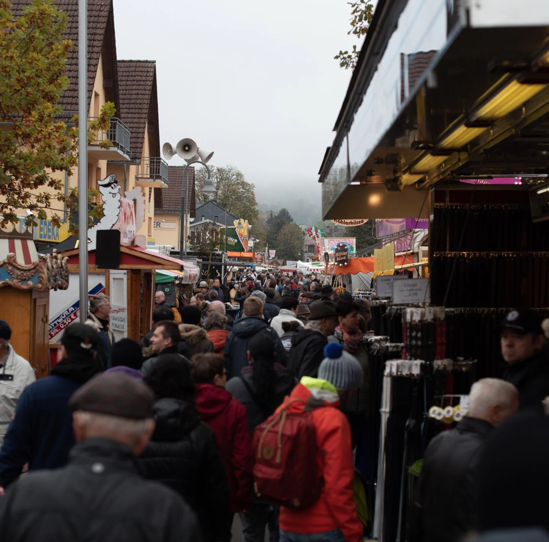 Unterwegs in den Marktstra&szlig;en  (Bild vergr&ouml;&szlig;ern)