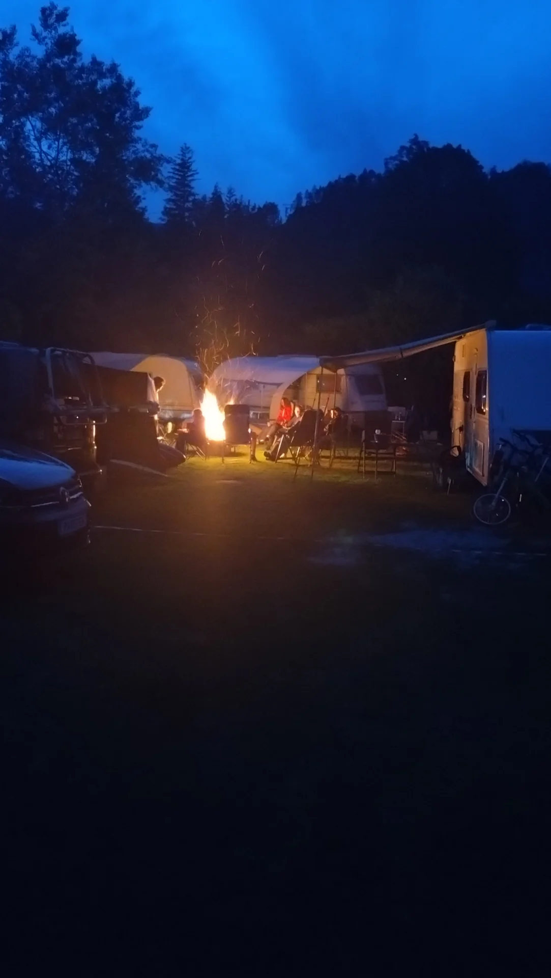 31 Lagerfeuer  (Bild vergr&ouml;&szlig;ern)