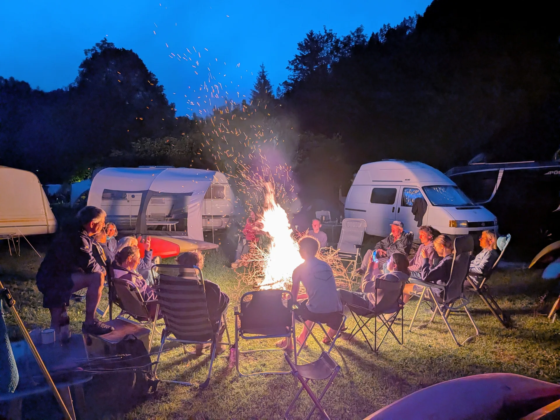 32 Lagerfeuer  (Bild vergr&ouml;&szlig;ern)