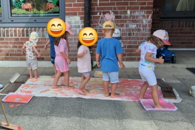 Vorschaubild: Wir malen mit den Füßen