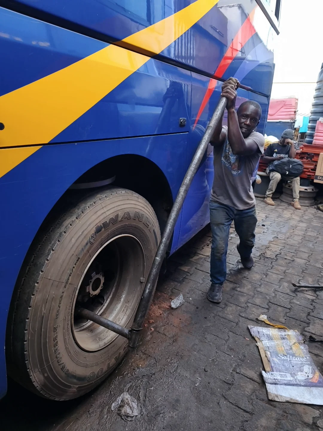 R&uuml;ckreise nach Kampala - sicher ist sicher!  (Bild vergr&ouml;&szlig;ern)