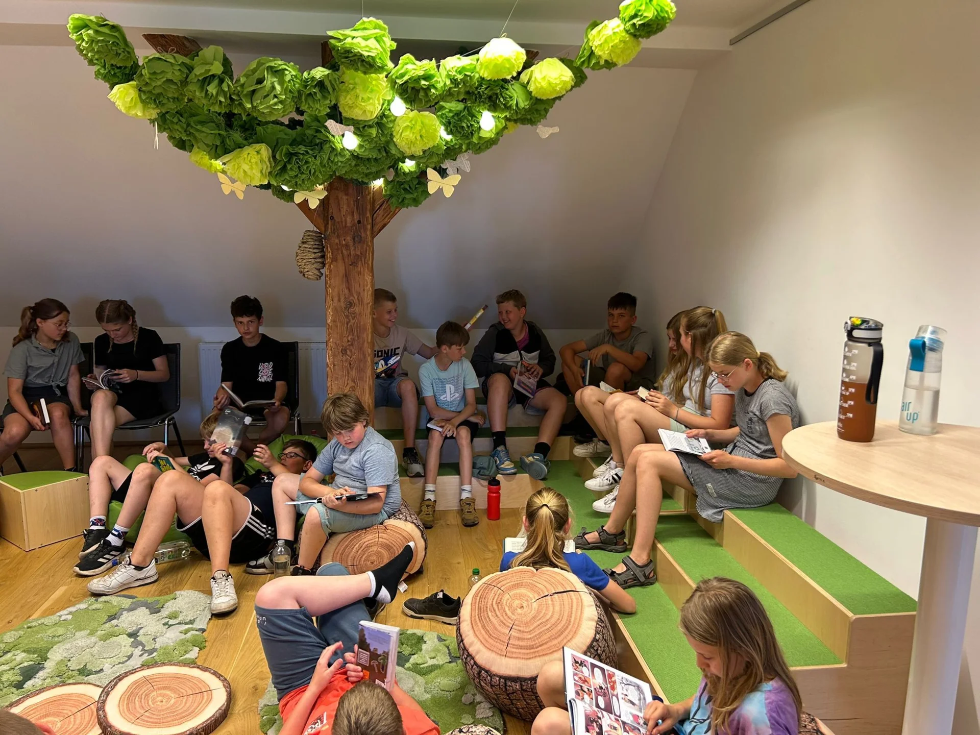 Foto der Galerie: FerienLeseLust - 5er und 6er besuchen die Bibliothek