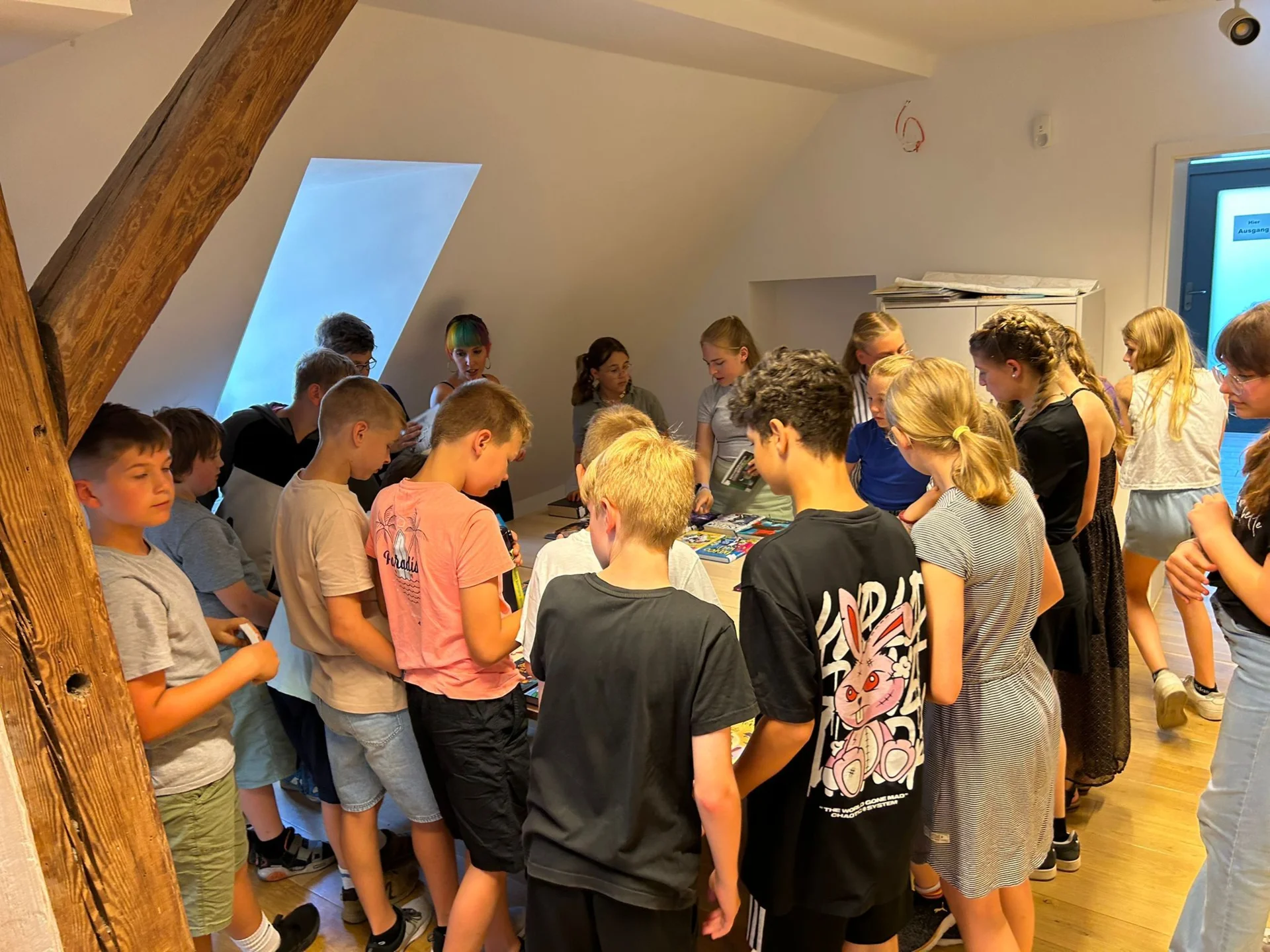 Foto der Galerie: FerienLeseLust - 5er und 6er besuchen die Bibliothek