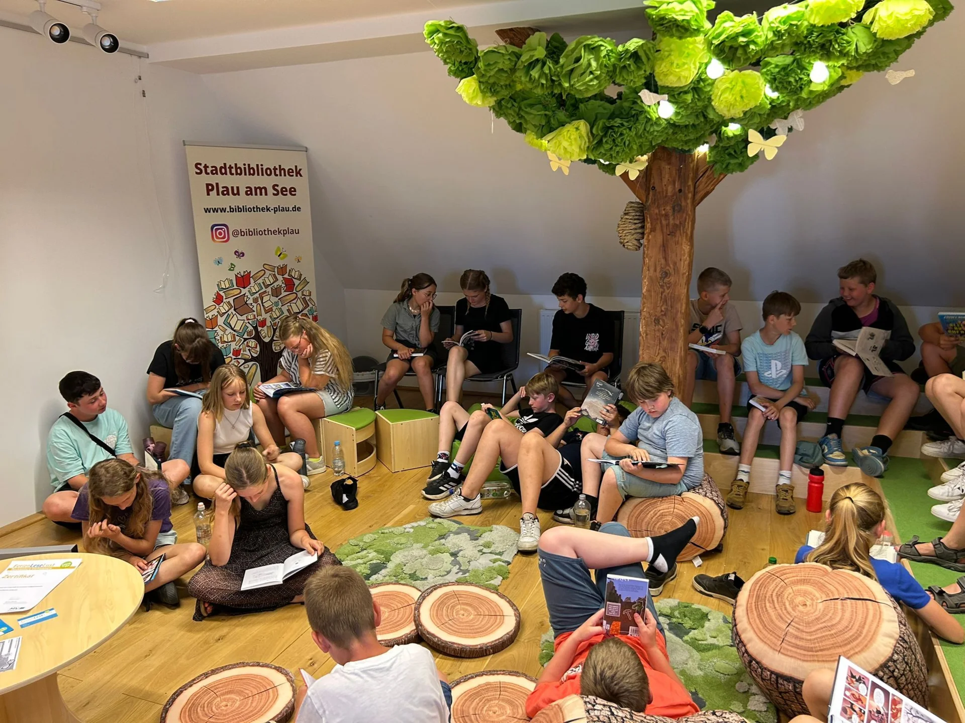 Foto der Galerie: FerienLeseLust - 5er und 6er besuchen die Bibliothek