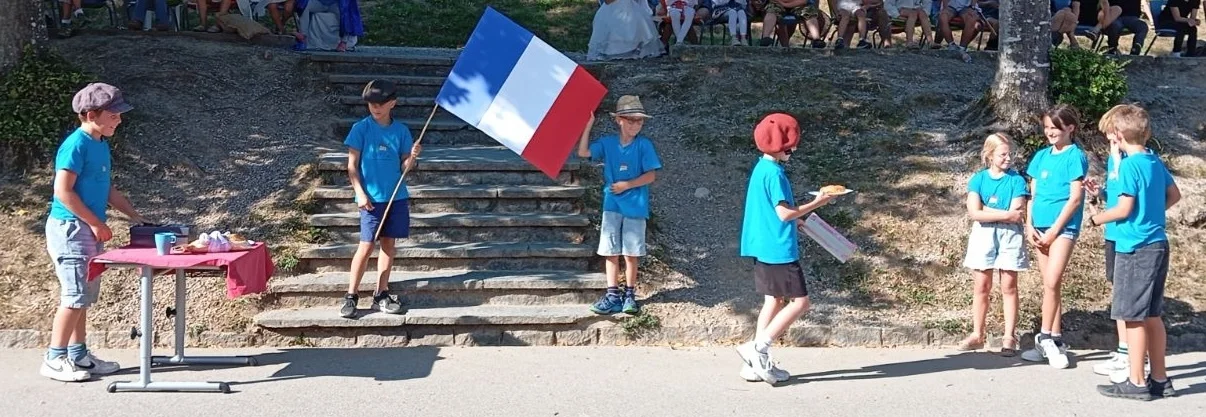 Klasse 3 und 4 kauft auf Franz&ouml;sisch ein  (Bild vergr&ouml;&szlig;ern)