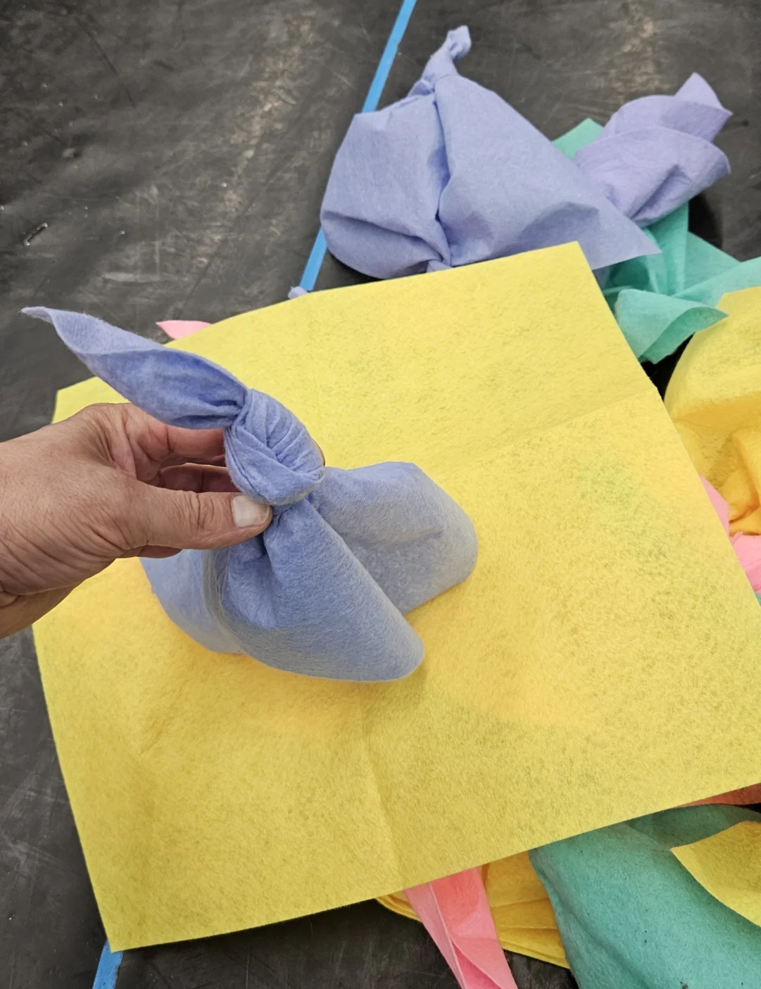 Mat&eacute;riel pour l'atelier pr&eacute;par&eacute;  (Bild vergr&ouml;&szlig;ern)