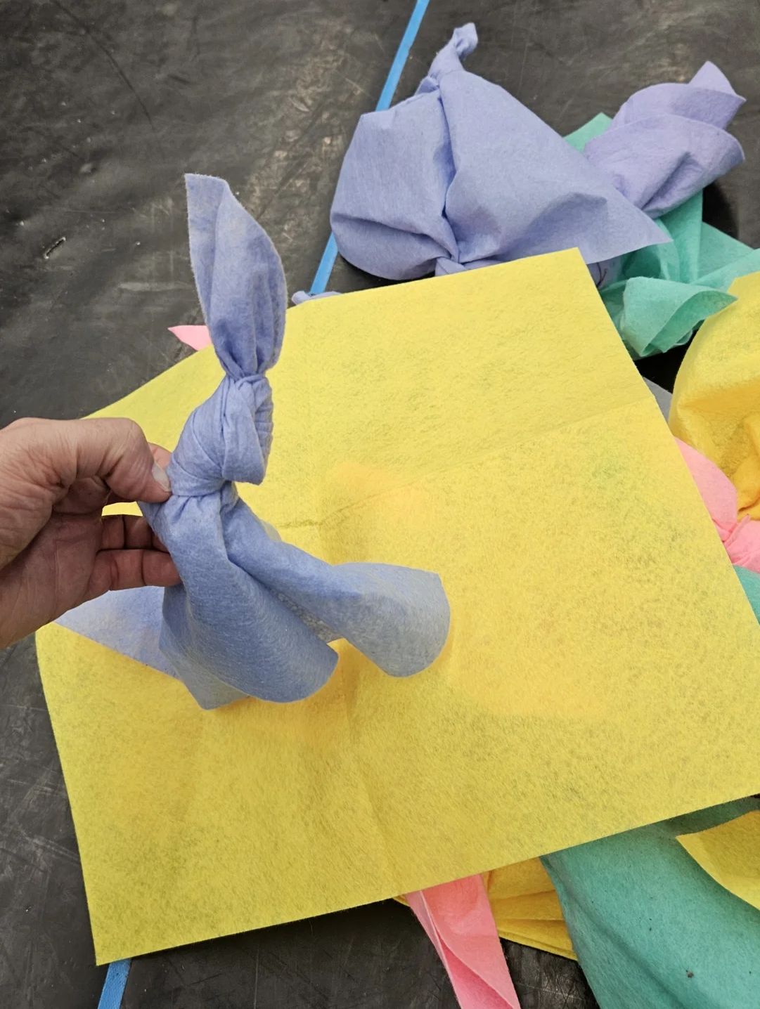 Mat&eacute;riel pour l'atelier pr&eacute;par&eacute;  (Bild vergr&ouml;&szlig;ern)