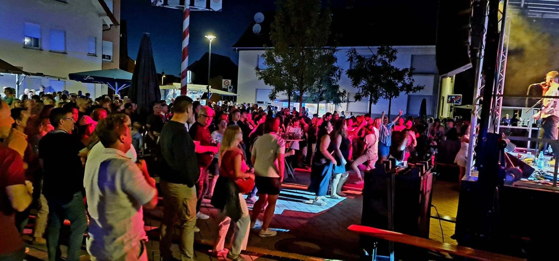 Vor Buehne Jam1  (Bild vergr&ouml;&szlig;ern)