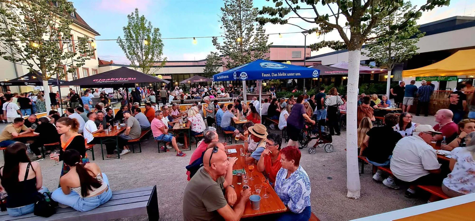 Weissbiergarten3  (Bild vergr&ouml;&szlig;ern)