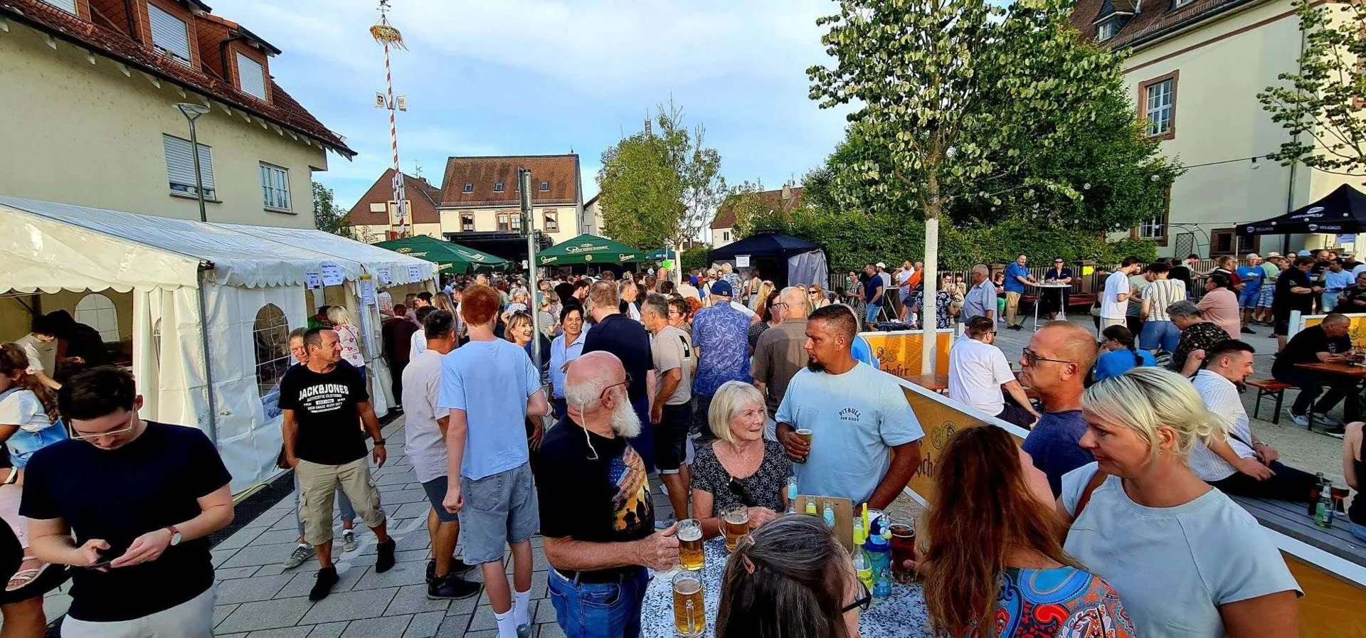 vor Weissbiergarten1  (Bild vergr&ouml;&szlig;ern)