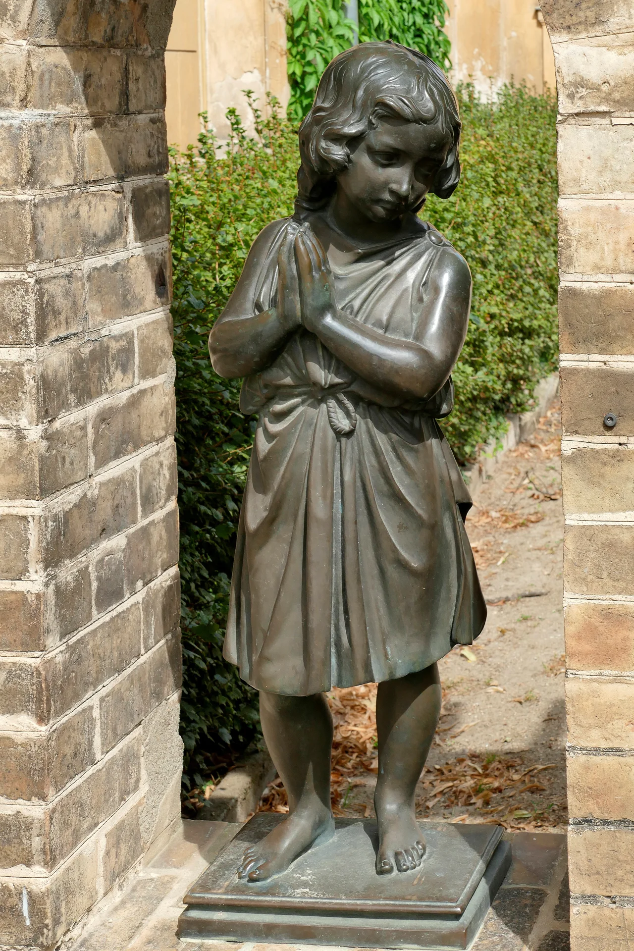 J Thierbach - kleines M&auml;dchen  (Bild vergr&ouml;&szlig;ern)