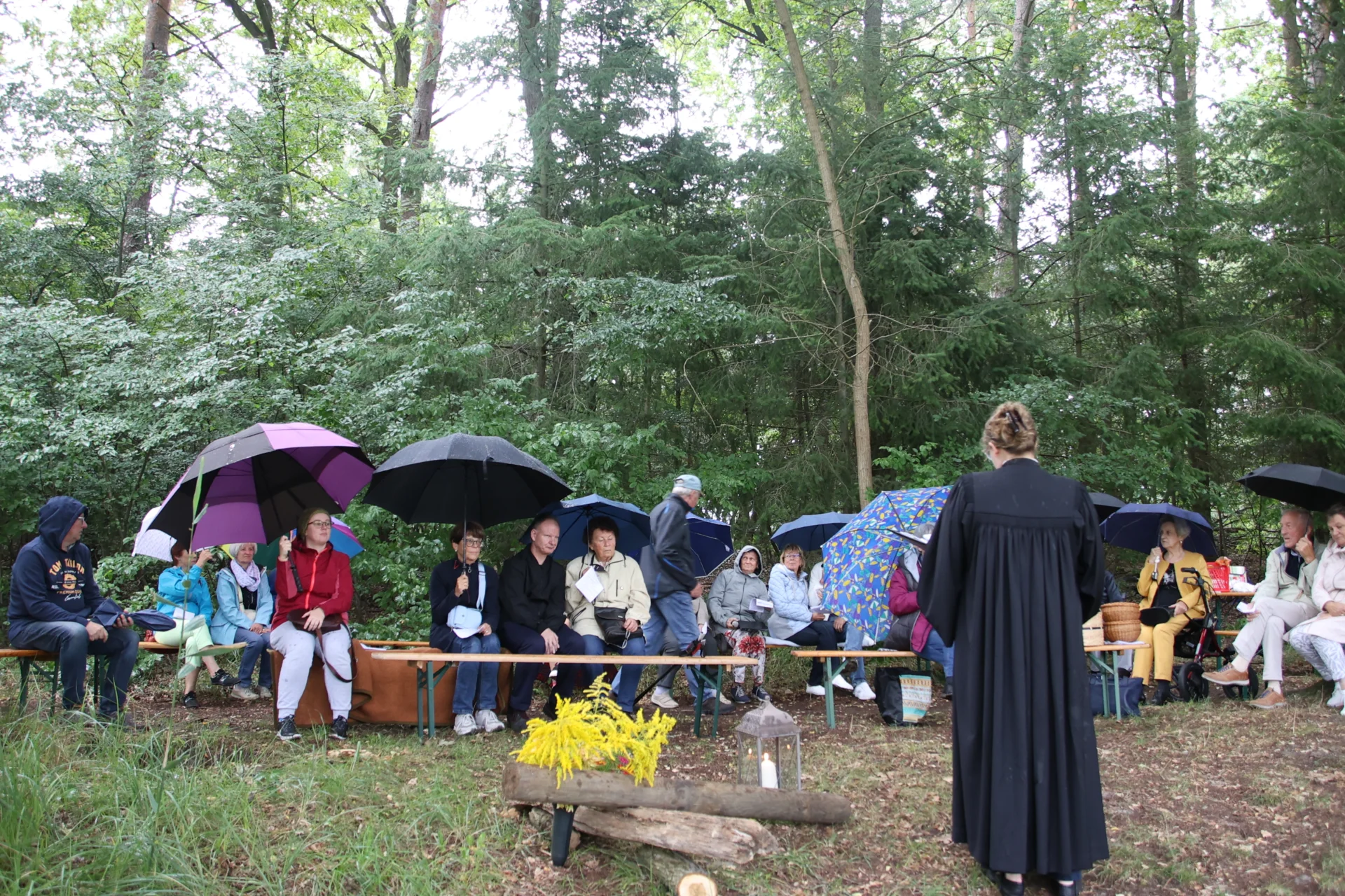 Foto der Galerie: Gottesdienst im Grünen