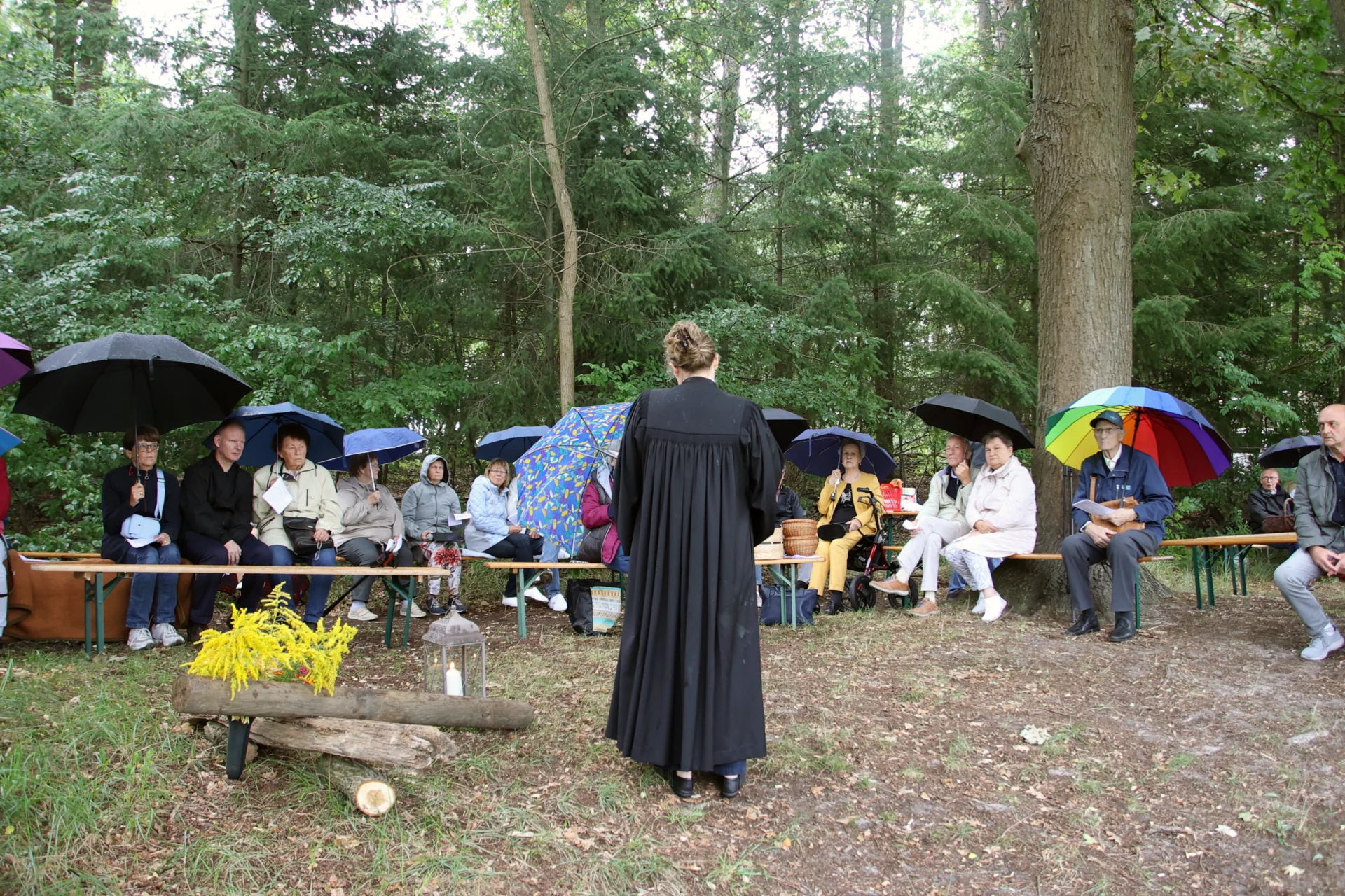 Foto der Galerie: Gottesdienst im Grünen