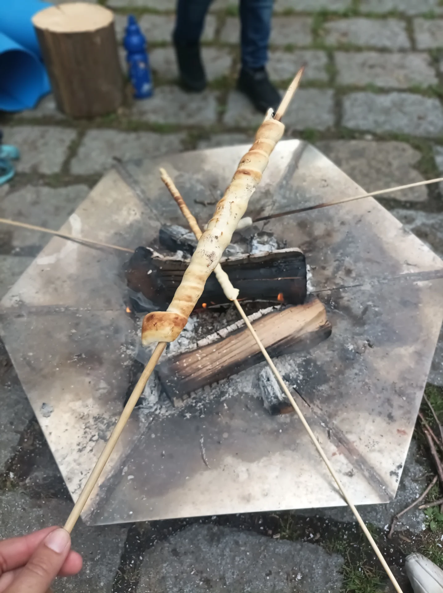 Stockbrot & Lagerfeuer 🔥  (Bild vergr&ouml;&szlig;ern)