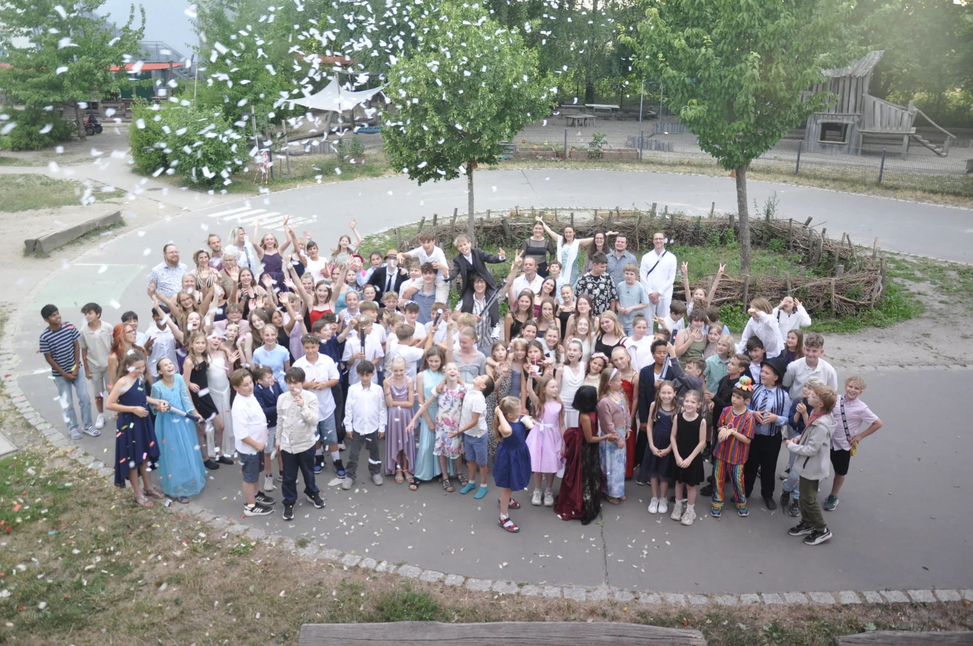 Foto der Galerie: Verabschiedung 6ties mit Gottesdienst und Ball