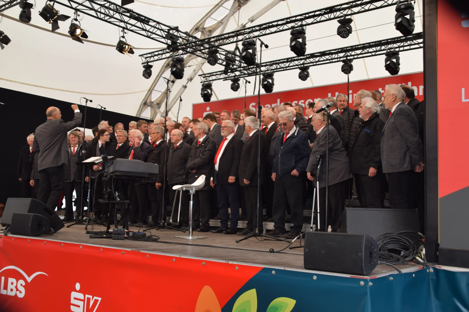 "Kleiner Soundcheck"  (Bild vergr&ouml;&szlig;ern)