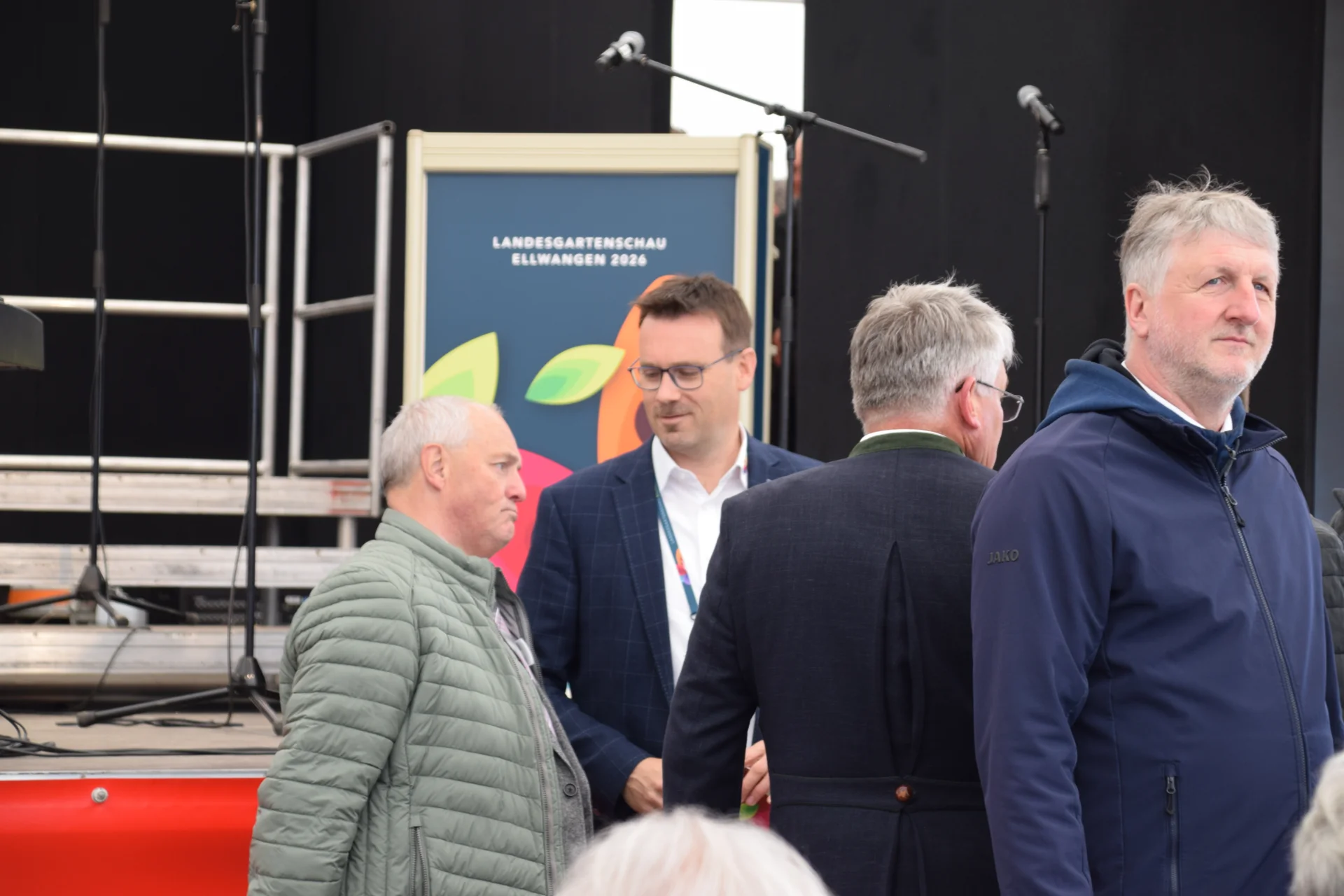 "Lagebesprechung"  (Bild vergr&ouml;&szlig;ern)