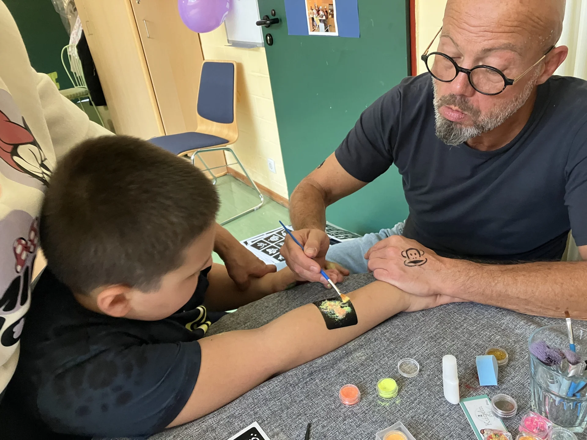 Bild: Fun Sunday - Glitzertatoos